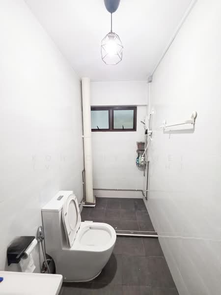 287 Choa Chu Kang Avenue 2, 287 Choa Chu Kang Avenue 2, 4 Bedrooms, 1,571 sqft, HDB Flat For Sale, by Koh Chee Wei (Victor Koh), 500196542 - Bathroom - PropertyGuru.com.sg