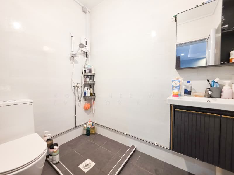 287 Choa Chu Kang Avenue 2, 287 Choa Chu Kang Avenue 2, 4 Bedrooms, 1,571 sqft, HDB Flat For Sale, by Koh Chee Wei (Victor Koh), 500196542 - Bathroom - PropertyGuru.com.sg