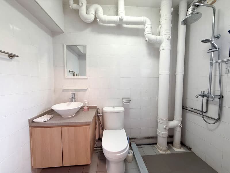 62 Lorong 4 Toa Payoh, 62 Lorong 4 Toa Payoh, 3 Bedrooms, 1,302 sqft, HDB Flat For Sale, by Novell Tan, 500196549 - Bathroom - PropertyGuru.com.sg