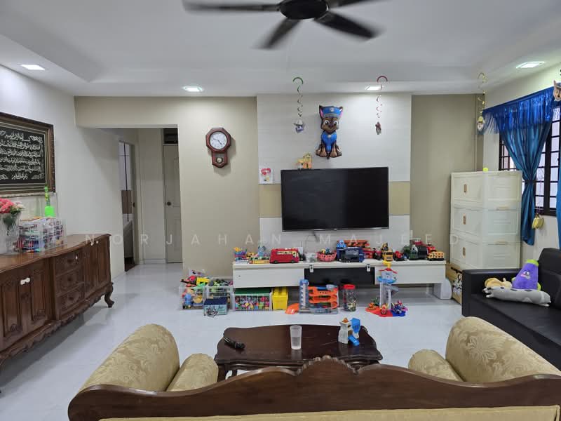 252 Bangkit Road, 252 Bangkit Road, 3 Bedrooms, 1,120 sqft, HDB Flat For Sale, by Norjahan Majeed, 500196559 - Living Room - PropertyGuru.com.sg