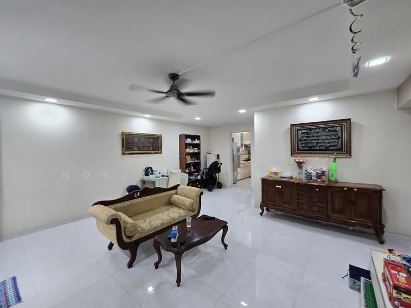 252 Bangkit Road, 252 Bangkit Road, 3 Bedrooms, 1,120 sqft, HDB Flat For Sale, by Norjahan Majeed, 500196559 - Living Room - PropertyGuru.com.sg