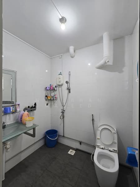 252 Bangkit Road, 252 Bangkit Road, 3 Bedrooms, 1,120 sqft, HDB Flat For Sale, by Norjahan Majeed, 500196559 - Bathroom - PropertyGuru.com.sg