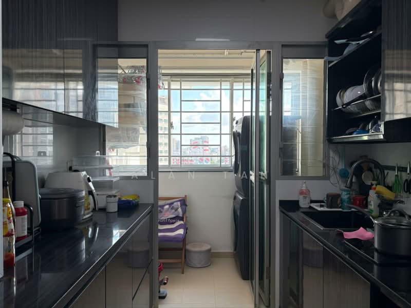 188A Fengshan GreenVille, 188A Bedok North Street 4, 2 Bedrooms, 732 sqft, HDB Flat For Sale, by Alan Tan, 500196566 - Kitchen - PropertyGuru.com.sg