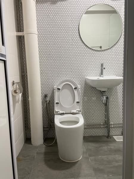 757 Yishun Street 72, 757 Yishun Street 72, Room Rental, 300 sqft, HDB Flat For Rent, by MAHA LAKSHMI, 500196586 - Common Bathroom - PropertyGuru.com.sg