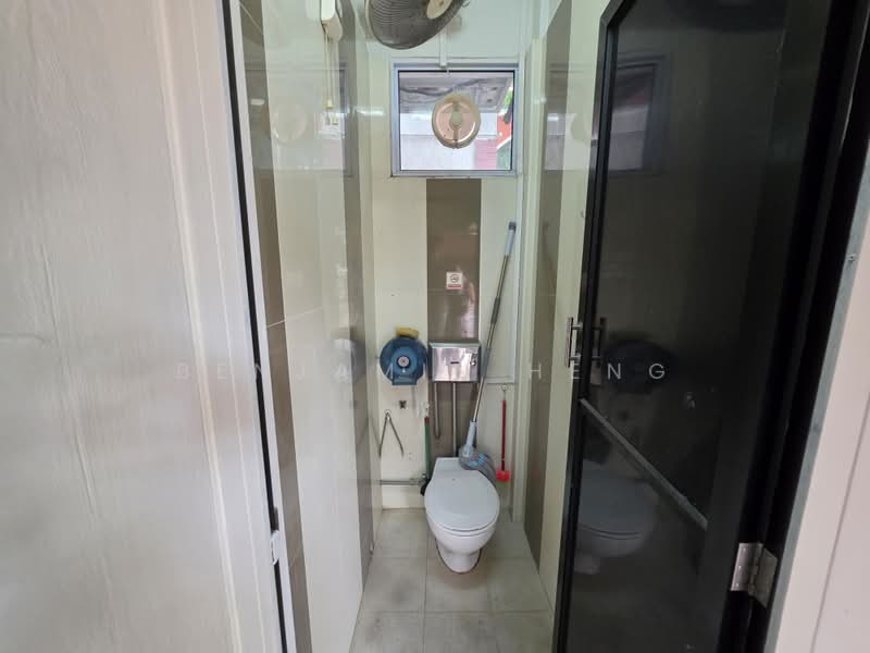 5 changi village road, , 1,421 sqft, Shop / Shophouse For Sale, by Benjamin Heng, 500196589 - Bathroom - CommercialGuru.com.sg