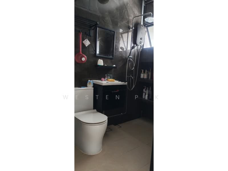 751 Choa Chu Kang North 5, 751 Choa Chu Kang North 5, 3 Bedrooms, 1,378 sqft, HDB Flat For Sale, by Westen Pek, 500196608 - Bathroom - PropertyGuru.com.sg