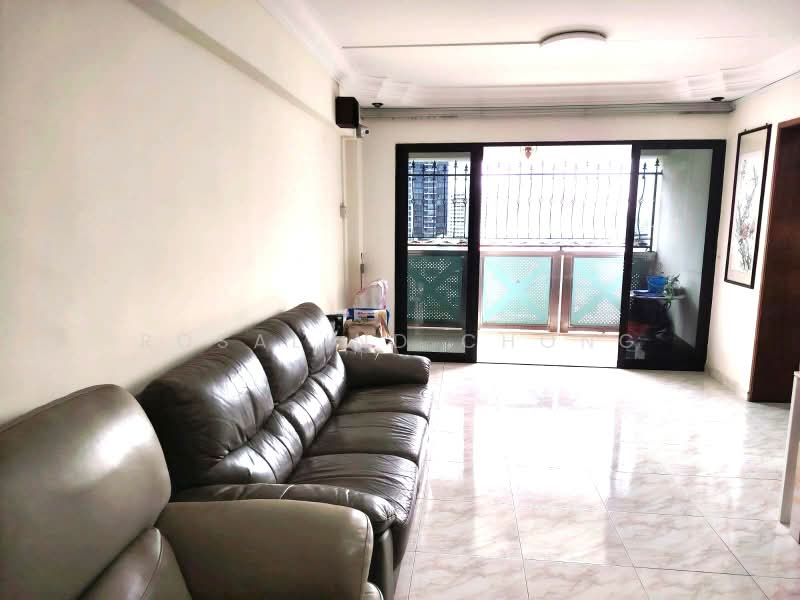 62 Lorong 4 Toa Payoh, 62 Lorong 4 Toa Payoh, 4 Bedrooms, 1,119 sqft, HDB Flat For Sale, by Rosalind Chong, 500196610 - Living Room - PropertyGuru.com.sg
