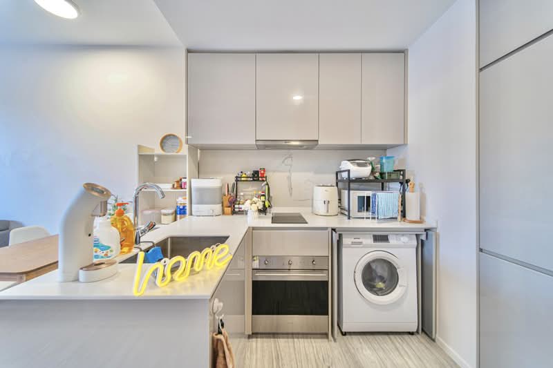 Parc Esta, 822 Sims Avenue, 2 Bedrooms, 743 sqft, Condominium For Sale, by Caleb Peh, 500196617 - Kitchen - PropertyGuru.com.sg