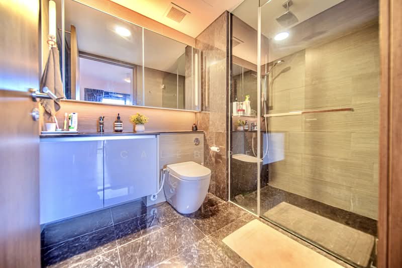Parc Esta, 822 Sims Avenue, 2 Bedrooms, 743 sqft, Condominium For Sale, by Caleb Peh, 500196617 - Master Bathroom - PropertyGuru.com.sg