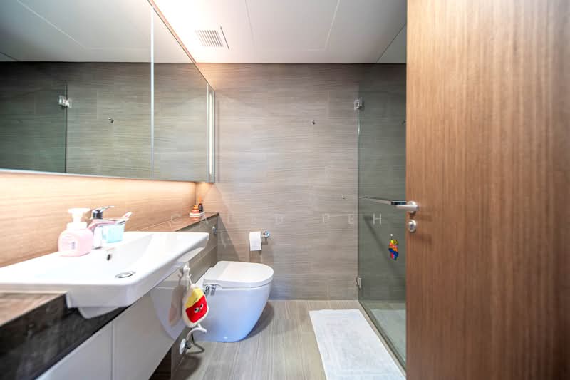Parc Esta, 822 Sims Avenue, 2 Bedrooms, 743 sqft, Condominium For Sale, by Caleb Peh, 500196617 - Common Bathroom - PropertyGuru.com.sg