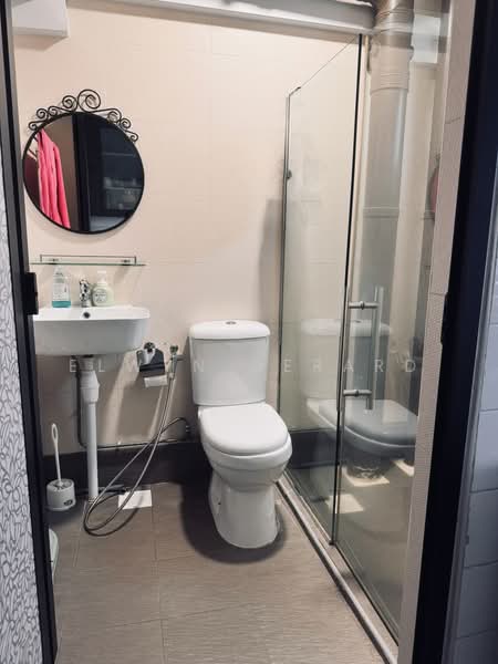185B Rivervale Crescent, 185B Rivervale Crescent, 3 Bedrooms, 915 sqft, HDB Flat For Sale, by Elwyn Gerard, 500196618 - Bathroom - PropertyGuru.com.sg