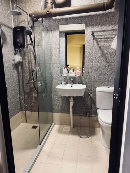 185B Rivervale Crescent, 185B Rivervale Crescent, 3 Bedrooms, 915 sqft, HDB Flat For Sale, by Elwyn Gerard, 500196618 - Bathroom - PropertyGuru.com.sg