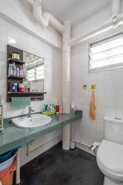619 Woodlands Drive 52, 619 Woodlands Drive 52, 3 Bedrooms, 990 sqft, HDB Flat For Sale, by Aaron Aw, 500196639 - Bathroom - PropertyGuru.com.sg