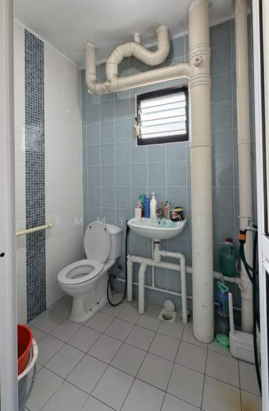 283 Yishun Avenue 6, 283 Yishun Avenue 6, 2 Bedrooms, 797 sqft, HDB Flat For Sale, by Emmy Wan, 500196653 - Bathroom - PropertyGuru.com.sg