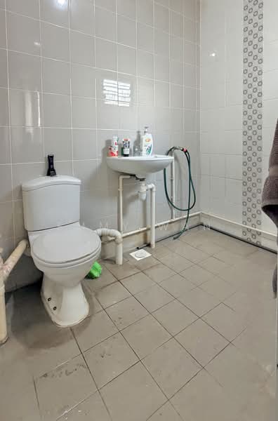 283 Yishun Avenue 6, 283 Yishun Avenue 6, 2 Bedrooms, 797 sqft, HDB Flat For Sale, by Emmy Wan, 500196653 - Bathroom - PropertyGuru.com.sg