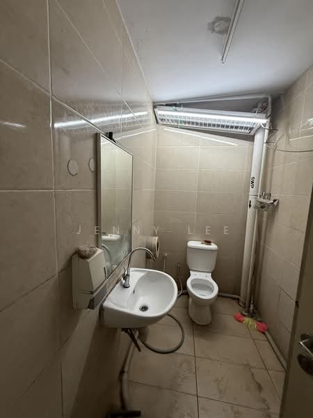 West Point Bizhub, 188 Tuas South Avenue 2, 7,836 sqft, Factory / Workshop (B2) For Sale, by Jenny Lee, 500196705 - Bathroom - CommercialGuru.com.sg