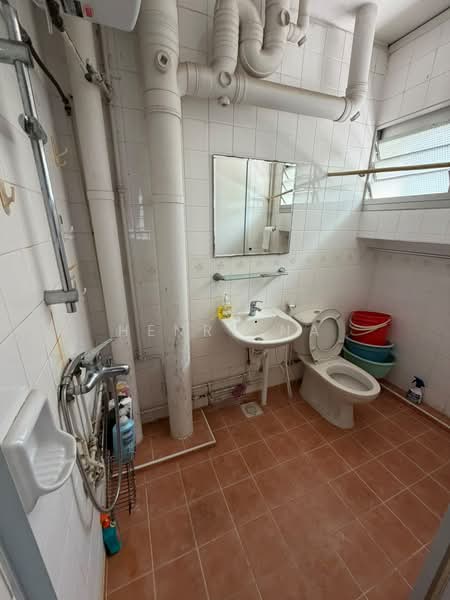 573 Pasir Ris Street 53, 573 Pasir Ris Street 53, Room Rental, 150 sqft, HDB Flat For Rent, by Henry Na, 500196736 - Bathroom - PropertyGuru.com.sg