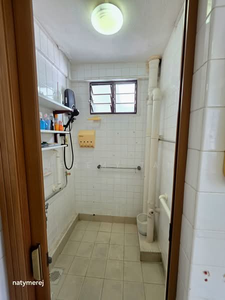 119 Lorong 1 Toa Payoh, 119 Lorong 1 Toa Payoh, 3 Bedrooms, 699 sqft, HDB Flat For Sale, by Jeremy Tan, 500196745 - Bathroom - PropertyGuru.com.sg