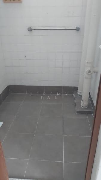 119 Lorong 1 Toa Payoh, 119 Lorong 1 Toa Payoh, Balestier / Toa Payoh, 3 Bedrooms, 699 sqft, HDB Flat For Sale, by Jeremy Tan, 500196745 - New Bathroom - PropertyGuru.com.sg