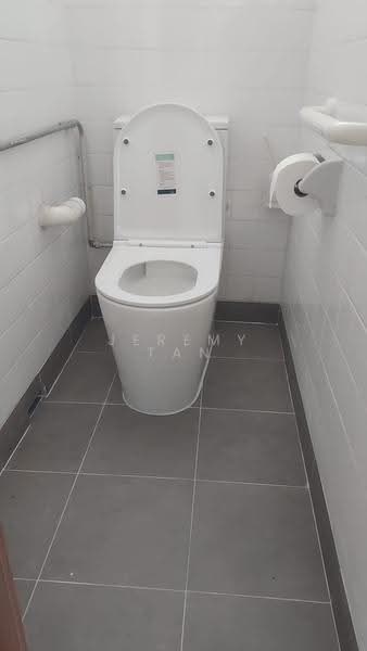 119 Lorong 1 Toa Payoh, 119 Lorong 1 Toa Payoh, Balestier / Toa Payoh, 3 Bedrooms, 699 sqft, HDB Flat For Sale, by Jeremy Tan, 500196745 - New Bathroom - PropertyGuru.com.sg