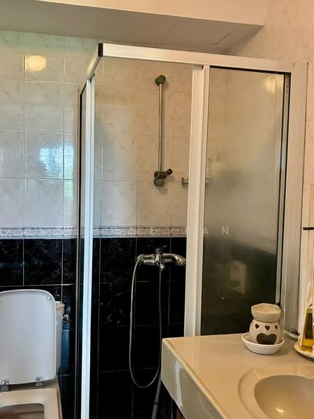 Melville Park, 12 Simei Street 1, 3 Bedrooms, 1,475 sqft, Apartment For Sale, by Irene Tan, 500196763 - Master Bathroom - PropertyGuru.com.sg