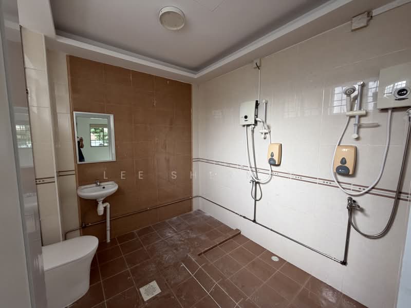 Green Hill Estate, 1 Jalan Emas Urai, 5 Bedrooms, 2,500 sqft, Corner Terrace For Rent, by Lee Sherman, 500196771 - Bathroom - PropertyGuru.com.sg