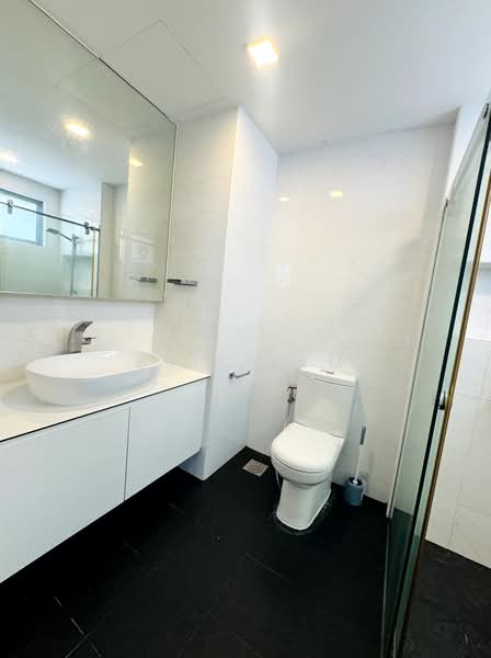 The Makena, 125 Meyer Road, 3 Bedrooms, 1,152 sqft, Condominium For Sale, by Eric Lim, 500196780 - Bathroom - PropertyGuru.com.sg