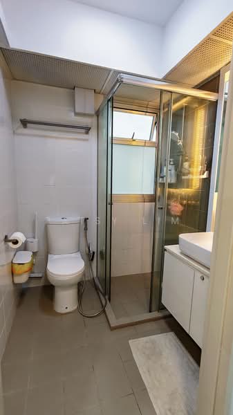 130B Lorong 1 Toa Payoh, 130B Lorong 1 Toa Payoh, 2 Bedrooms, 731 sqft, HDB Flat For Sale, by Patsy Lim, 500196791 - Bathroom - PropertyGuru.com.sg