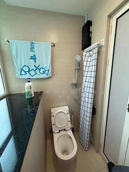 Carlyx Green, 41 Carlisle Road, Room Rental, 150 sqft, Apartment For Rent, by Brandon Lau Zi Yang, 500196796 - Bathroom - PropertyGuru.com.sg