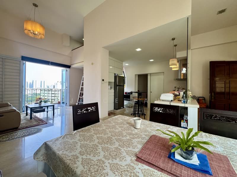 Cavendish Park, 16 Pine Grove, 2 Bedrooms, 1,141 sqft, Condominium For Sale, by Joyce Lau, 500196833 - Living Room - PropertyGuru.com.sg