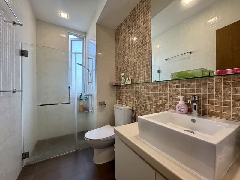 Cavendish Park, 16 Pine Grove, 2 Bedrooms, 1,141 sqft, Condominium For Sale, by Joyce Lau, 500196833 - Bathroom - PropertyGuru.com.sg