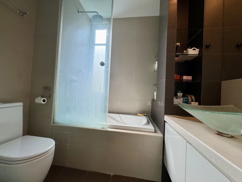 Cavendish Park, 16 Pine Grove, 2 Bedrooms, 1,141 sqft, Condominium For Sale, by Joyce Lau, 500196833 - Bathroom - PropertyGuru.com.sg