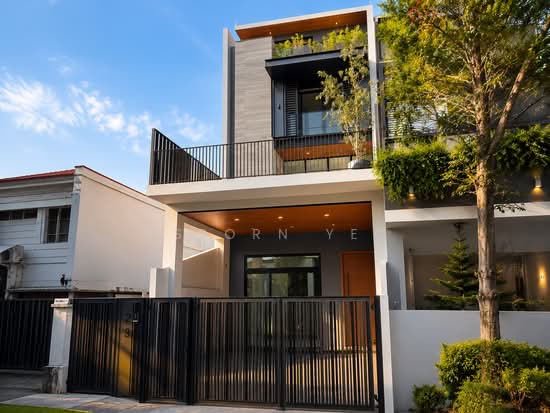 ☎️ Newly TOP Freehold 3.5 Storey with Lift | Serene enclave, Seaside & Park Nearby!