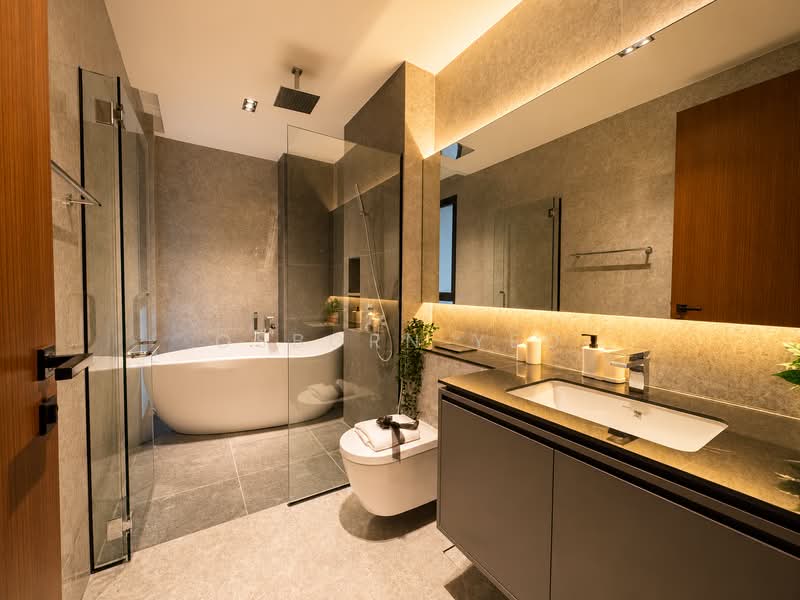 ☎️ Newly TOP Freehold 3.5 Storey with Lift | Serene enclave, Seaside & Park Nearby!, Jalan Sankam, 6 Bedrooms, 4,834 sqft, Terraced House For Sale, by Osborn Yeo, 500196871 - Master Bathroom - PropertyGuru.com.sg