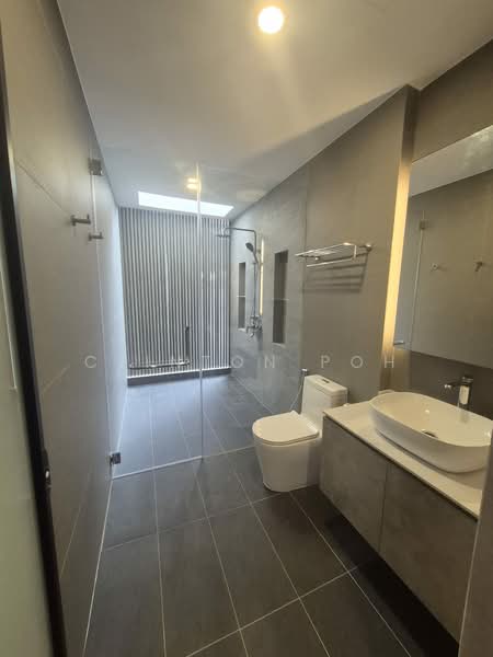 Bungalow house near Tanjong Katong Road, , 6 Bedrooms, 5,000 sqft, Bungalow House For Rent, by Clinton Poh, 500196886 - Bathroom - PropertyGuru.com.sg