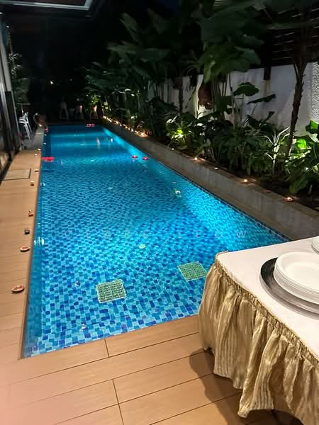 Serangoon Garden Estate, Burghley Drive, 6 Bedrooms, 4,500 sqft, Semi-Detached House For Rent, by Clare Leow, 500196893 - Pool - PropertyGuru.com.sg