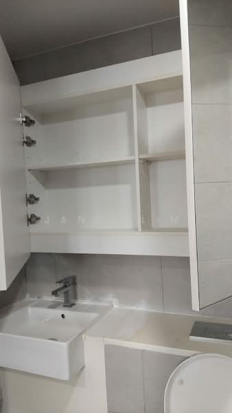 Eight Riversuites, 2 Whampoa East, 1 Bedroom, 441 sqft, Condominium For Rent, by Janet Lim, 500196894 - Bathroom - PropertyGuru.com.sg