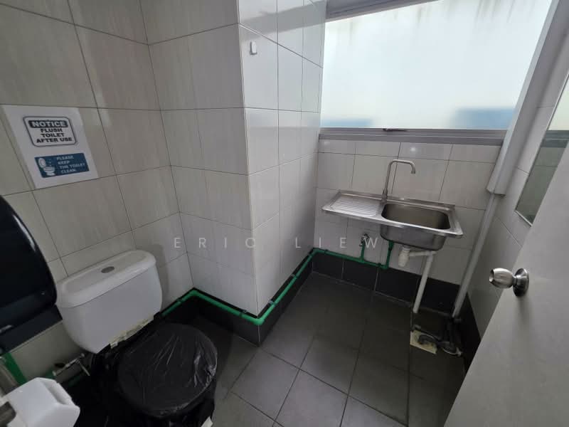 Northstar @ Amk, 7030 Ang Mo Kio Avenue 5, 1,733 sqft, Light Industrial (B1) For Sale, by Eric Liew, 500196898 - Bathroom - CommercialGuru.com.sg