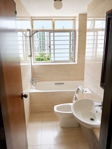 Casablanca, 21 Rosewood Drive, 2 Bedrooms, 904 sqft, Condominium For Sale, by Delvin Ong, 500196914 - Bathroom - PropertyGuru.com.sg