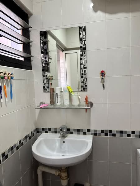 634 Veerasamy Road, 634 Veerasamy Road, 2 Bedrooms, 775 sqft, HDB Flat For Rent, by Siah Boon Leng Ronnie, 500196930 - Bathroom - PropertyGuru.com.sg