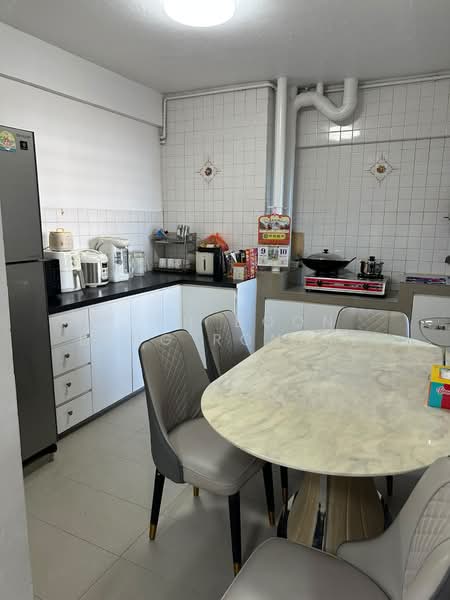 634 Veerasamy Road, 634 Veerasamy Road, 2 Bedrooms, 775 sqft, HDB Flat For Rent, by Siah Boon Leng Ronnie, 500196930 - Kitchen - PropertyGuru.com.sg