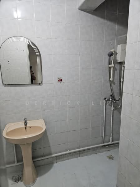 512 Woodlands Drive 14, 512 Woodlands Drive 14, Room Rental, 100 sqft, HDB Flat For Rent, by Derrick Lim, 500196937 - Bathroom - PropertyGuru.com.sg