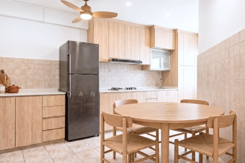 102 Serangoon North Avenue 1, 102 Serangoon North Avenue 1, 2 Bedrooms, 818 sqft, HDB Flat For Sale, by Daniel Ong, 500196956 - Kitchen - PropertyGuru.com.sg