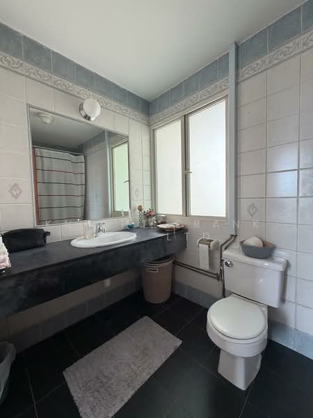Parbury Hill Condominium, 32 Parbury Avenue, 3 Bedrooms, 1,787 sqft, Condominium For Sale, by ELAINE CHIA, 500196967 - Bathroom - PropertyGuru.com.sg