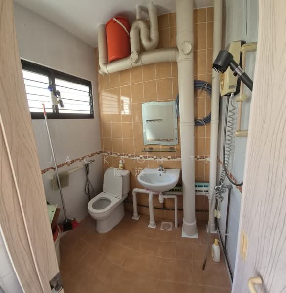 696 Hougang Street 61, 696 Hougang Street 61, Room Rental, 161 sqft, HDB Flat For Rent, by Jackson Tan 陈涣乐, 500196974 - Bathroom - PropertyGuru.com.sg