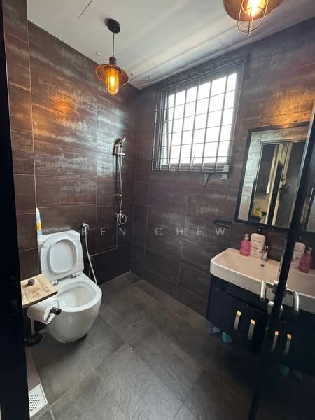 Tradehub 21, 26 Boon Lay Way, 3,853 sqft, Light Industrial (B1) For Rent, by Ben Chew, 500197003 - Bathroom - CommercialGuru.com.sg