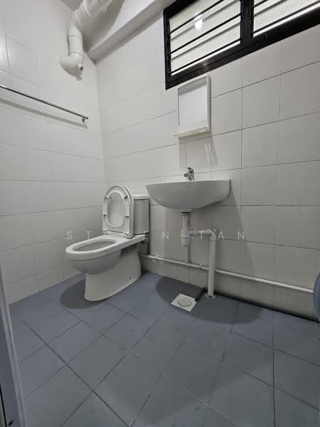 188 Bishan Street 13, 188 Bishan Street 13, Room Rental, 150 sqft, HDB Flat For Rent, by Steven Tan, 500197017 - Bathroom - PropertyGuru.com.sg
