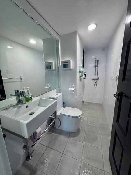 145 Lorong 2 Toa Payoh, 145 Lorong 2 Toa Payoh, 3 Bedrooms, 1,184 sqft, HDB Flat For Sale, by Michelle Tan, 500197020 - Bathroom - PropertyGuru.com.sg