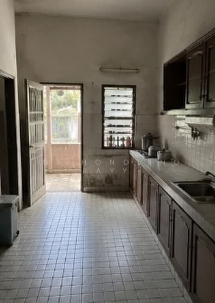 Freehold Serangoon SD I Ideal for rebuild I Near Eateries & Shop I Convenience to Major Expressways, , 5 Bedrooms, 2,800 sqft, Semi-Detached House For Sale, by Toh HongLing Rayy, 500197023 - Kitchen - PropertyGuru.com.sg