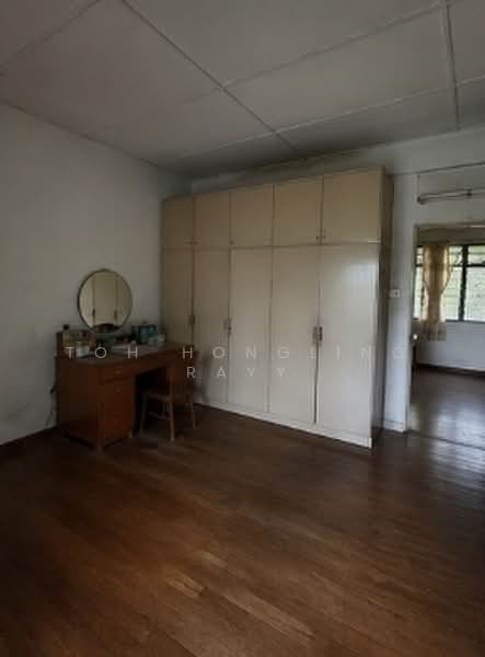 Freehold Serangoon SD I Ideal for rebuild I Near Eateries & Shop I Convenience to Major Expressways, , 5 Bedrooms, 2,800 sqft, Semi-Detached House For Sale, by Toh HongLing Rayy, 500197023 - Bedroom - PropertyGuru.com.sg